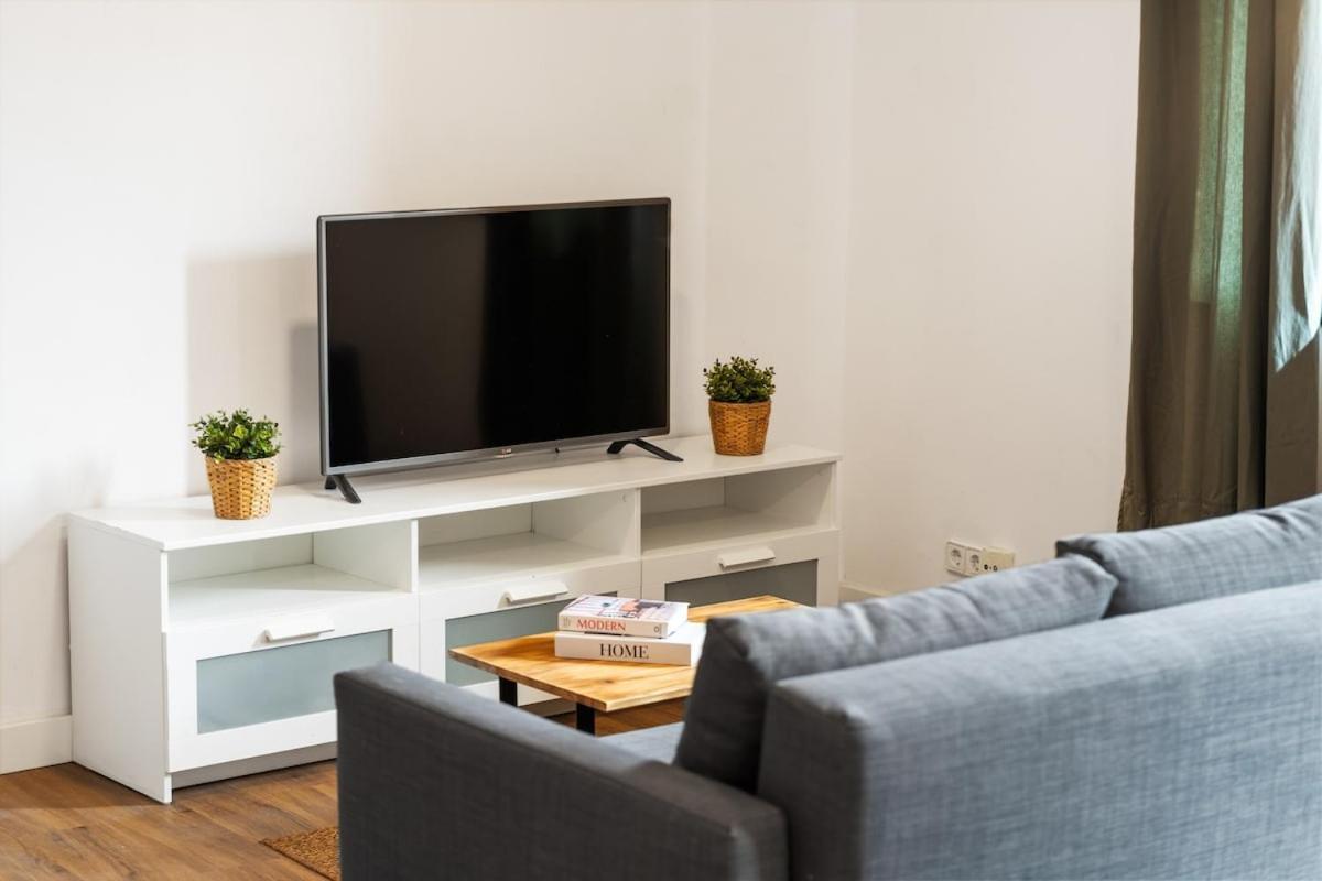 Lodging Apartments Liceu G1 Barcelona Zewnętrze zdjęcie