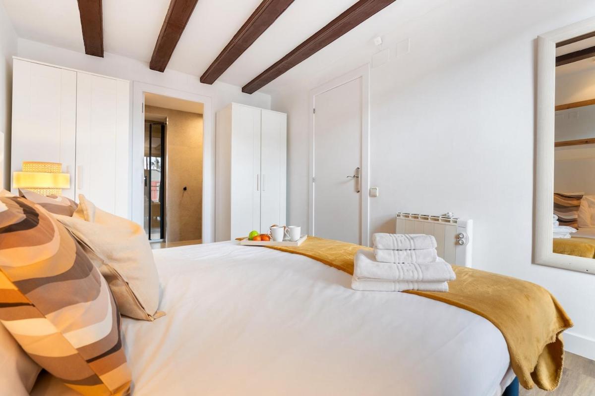 Lodging Apartments Liceu G1 Barcelona Zewnętrze zdjęcie