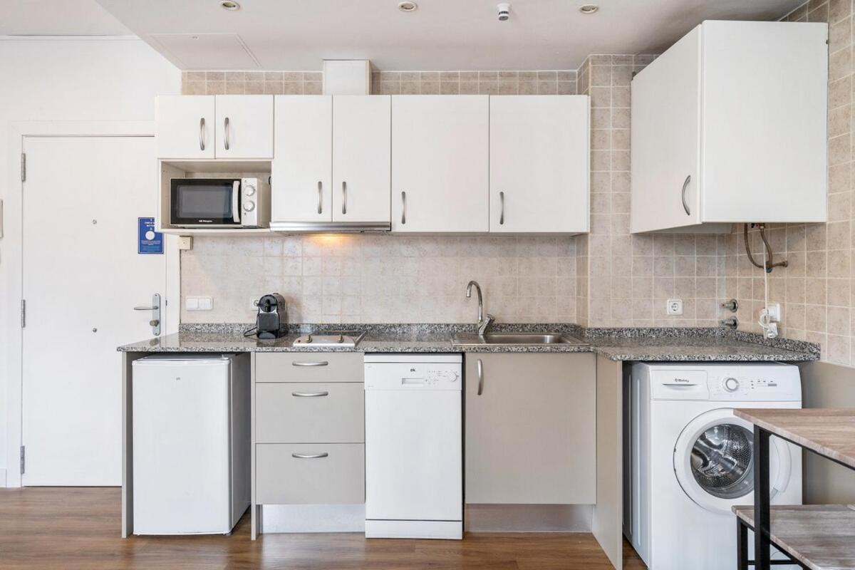 Lodging Apartments Liceu G1 Barcelona Zewnętrze zdjęcie