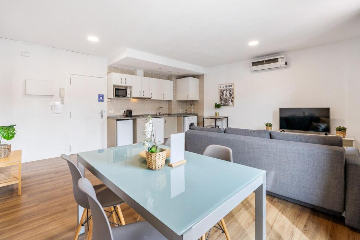 Lodging Apartments Liceu G1 Barcelona Zewnętrze zdjęcie