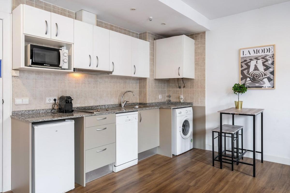 Lodging Apartments Liceu G1 Barcelona Zewnętrze zdjęcie